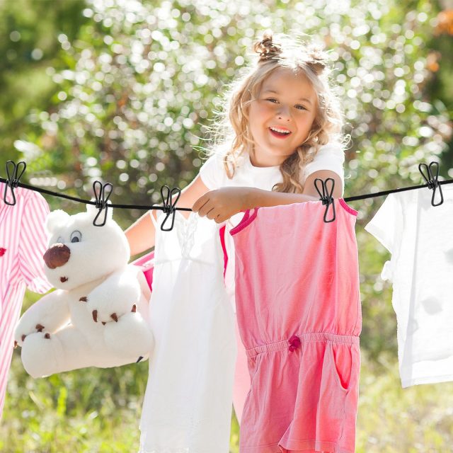 So langsam aber sicher geht es ans Planen des Sommerurlaubs. ✈️☀️Immer nützlich, egal ob Camping oder Hotelurlaub, ist die ECENCE Reisewäscheleine im 2er-Pack. Beispielsweise zum schnellen Trocknen der Bademode, damit diese so schnell wie möglich einsatzbereit ist. 😎
#summervibes #reiselust #instatravel #happy #lifestyle #kinderlachen #familie #familienzeit #familienleben #worklifebalance #ecence #ecommerce #produkt #onlineshop #marketing #werbung