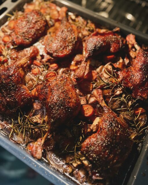 Wenn der Chef kocht…😋 #christmaslunch #entenkeulenmitrotkohl #gemütlichesbeisammensein #bestesteam #ausklangindenweihnachtsurlaub🎄…